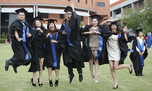 <p>Chinese graduates</p>